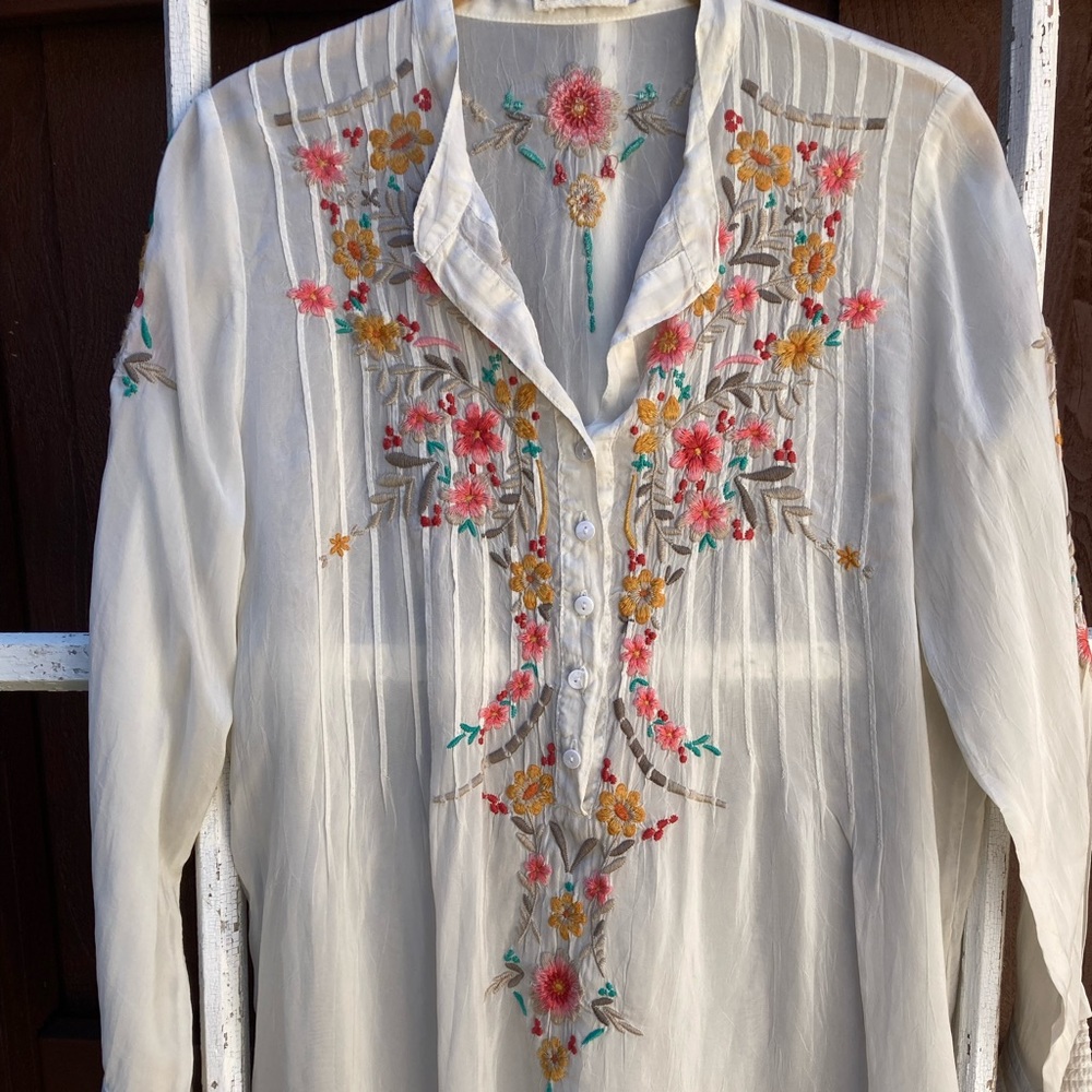 Johnny Was Cream Embroidered Floral Tunic Blouse
